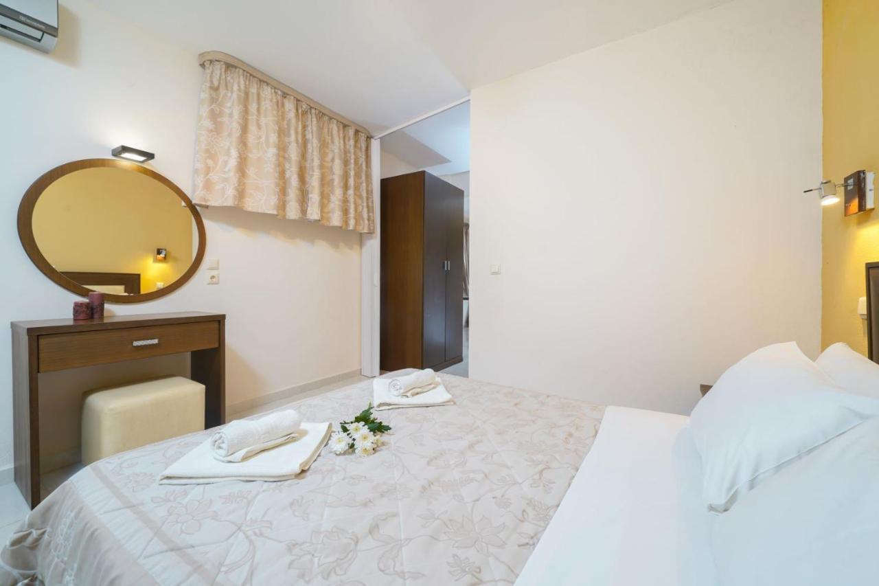 Ilias Apartments Chrysi Ammoudia Bagian luar foto